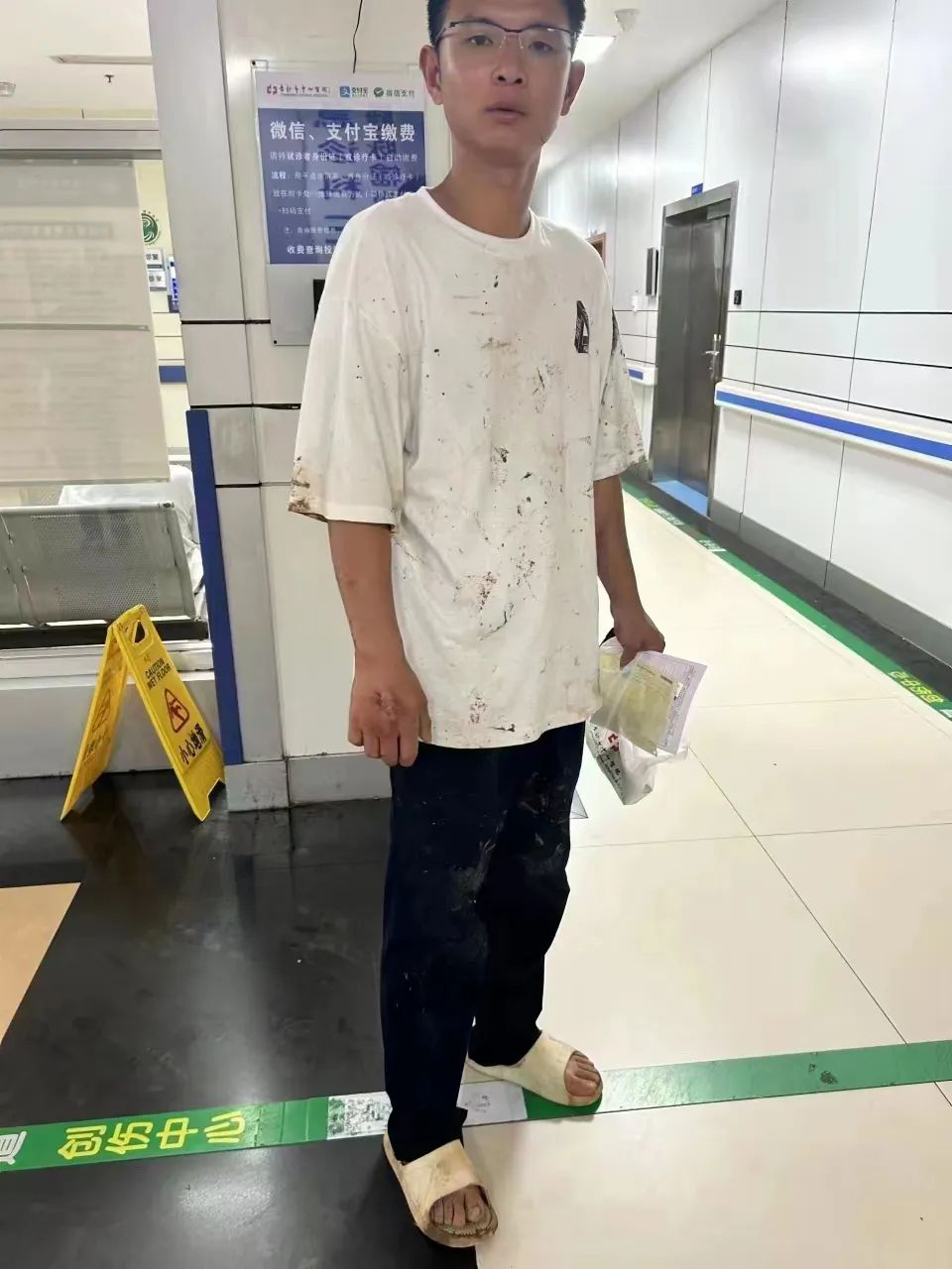 DƬ